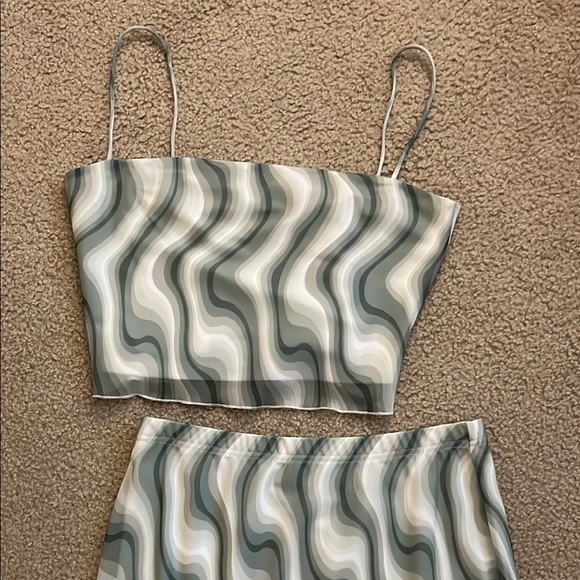 Wavy Pattern Two-Piece Set - Picture 2 of 2